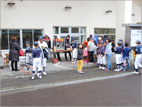 ピノキオ薬局杯各務原市秋季学童野球大会フォトコンテストの表彰式を行いました。