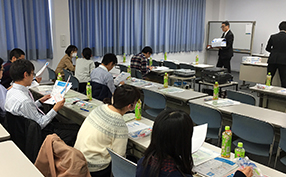 各務原地区勤務の薬剤師が勉強会を行いました。