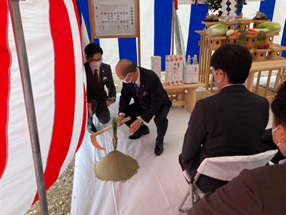 新店舗の地鎮祭を執り行いました。