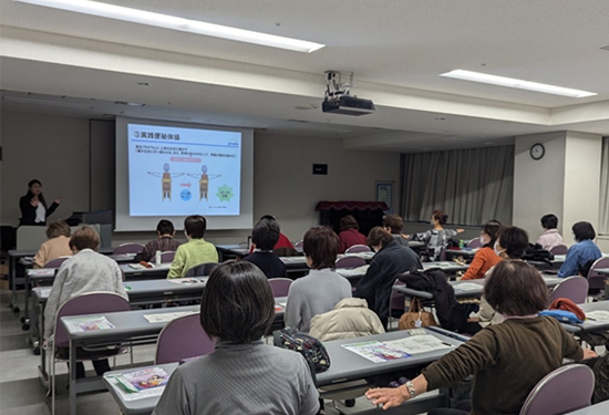 各務原市の生涯学習講座・薬剤師が伝えたい女性のための「くすり」学でピノキオ薬局の薬剤師が講師を務めました。